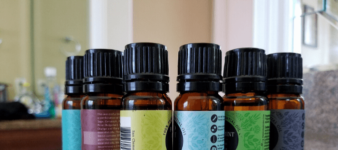 Vials of essential oils that have a smell that mosquitoes hate