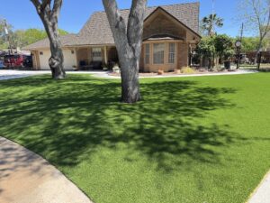a bright artificial turf resicdential lawn