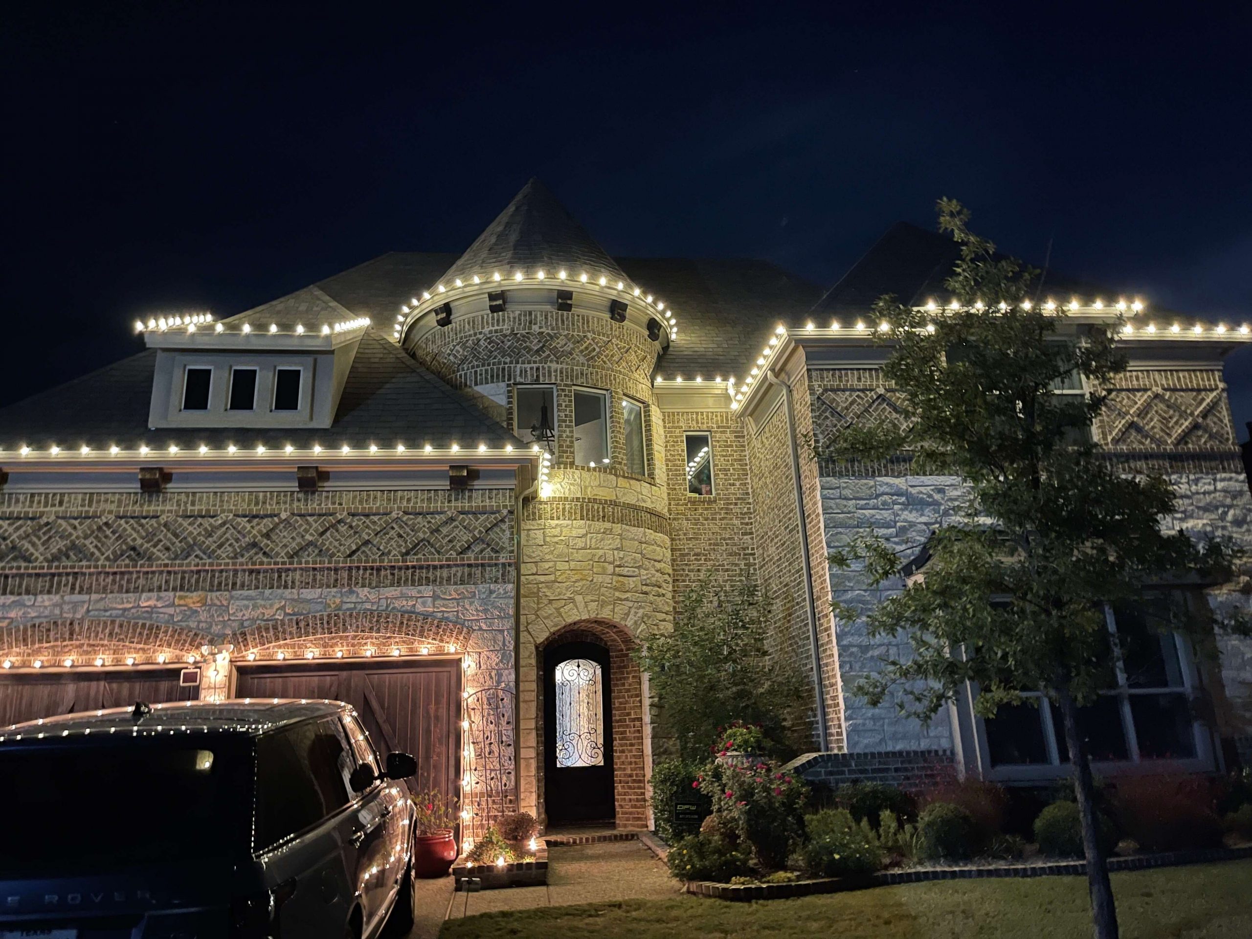 Residential Holiday Lighting