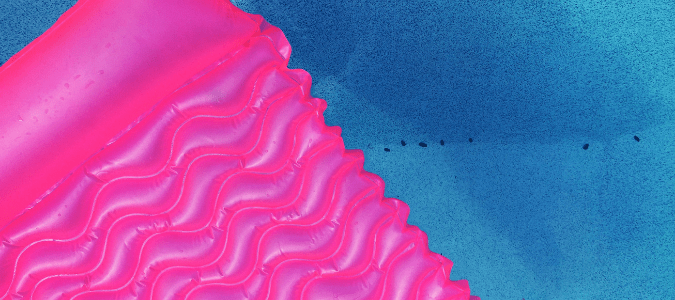 How does a pool skimmer work